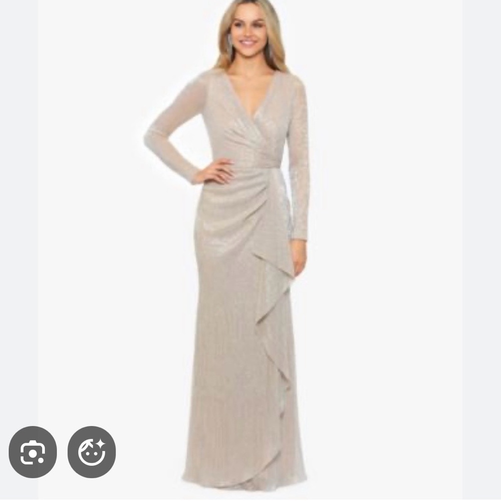 NWT‎ Betsy & Adam Women's Metallic Ruffled Gown, Gold/silver, SIZE-8